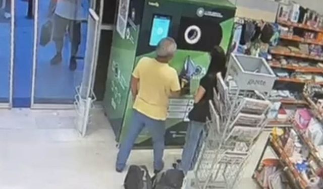 Market içi kameraya yansıdı: Yardım isterken bir anda yere yığıldı