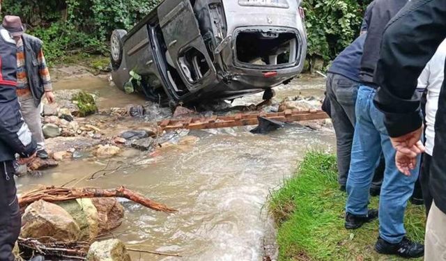 Şalpazarı’nda korkutan kaza: Araç dereye uçtu