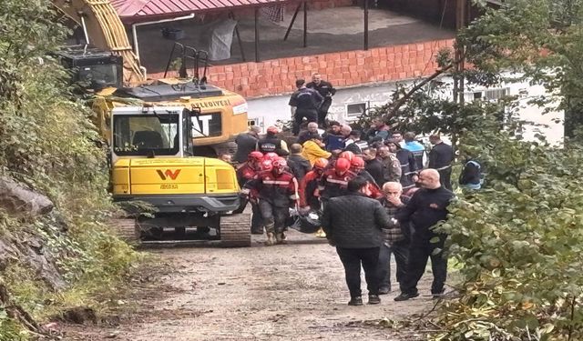 Trabzon’da toprak kayması: 1 işçi hayatını kaybetti