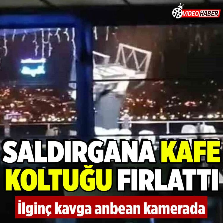Kocaeli’de bıçaklı kavgada saldırganı durdurmak için kafe koltuğu fırlattı