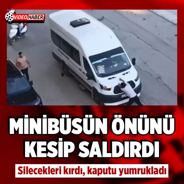 Yolcu minibüsünün önünü kesip araca saldırdı: O anlar kamerada