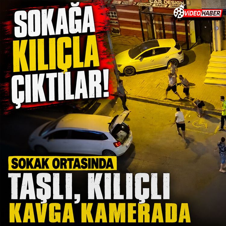İstanbul'da sokak ortasında kılıçlı kavga kamerada