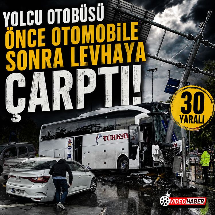 Yolcu otobüsü önce otomobile sonra levhaya çarptı 30 yaralı