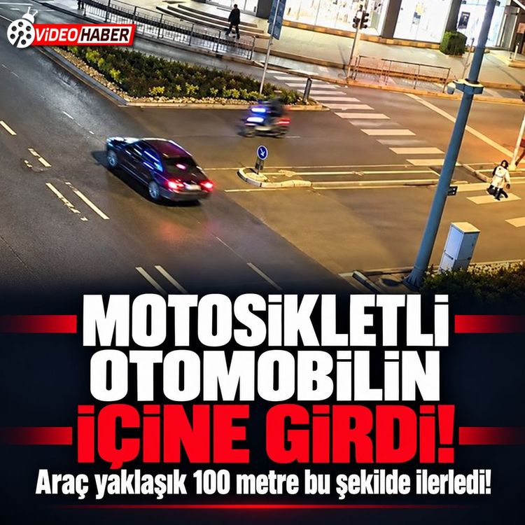Motosiklet sürücüsü otomobilin içine girdi! O anlar kamerada