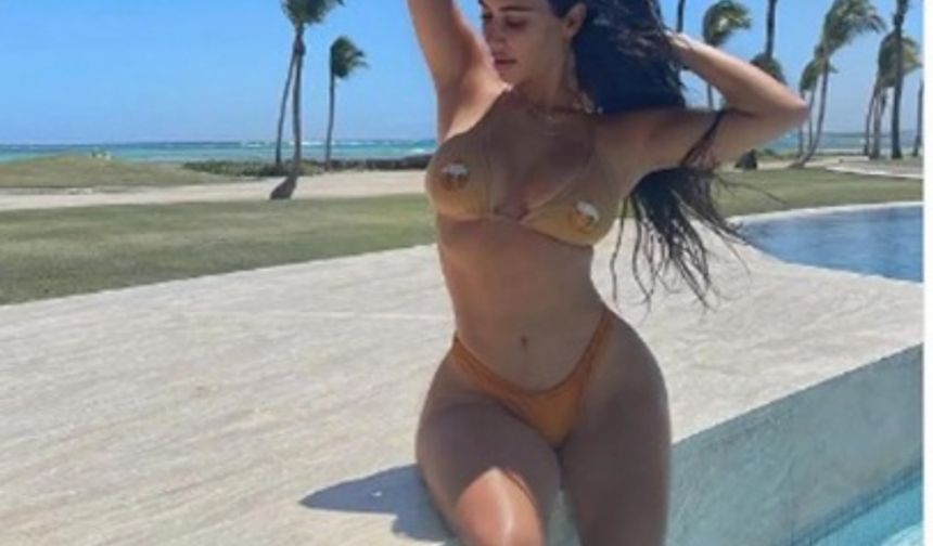 Birbirinden farklı tarzda kıyafet ve bikinilerle objektif karşısına geçen güzel yıldız, hayranları için Instagram üzerinden sık sık paylaşım yapmayı ihmal etmiyor.