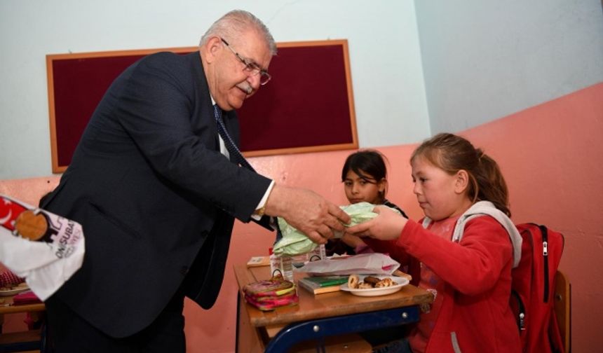 Başkan Mahçiçek'ten öğrencilere sürpriz