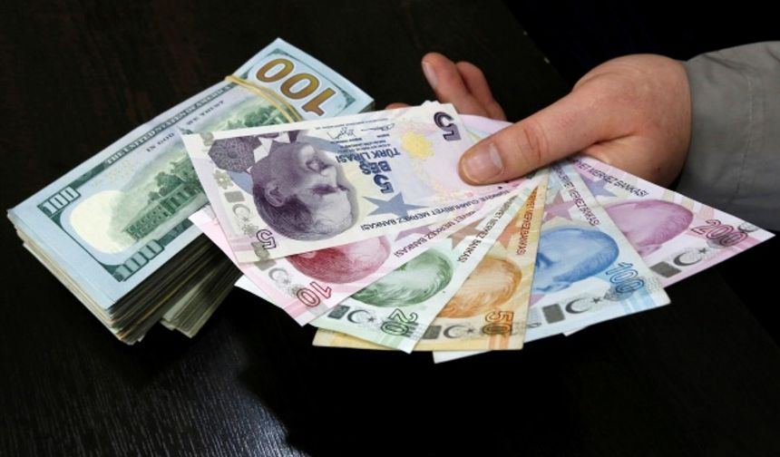 Salgından etkilenen birçok vatandaş maddi sıkıntı içinde. Bu zor günlerde kamu bankaları vatandaşların yanında olmaya devam ediyor. Kamu bankaları vatandaşların can damarı olacak kredilendirme faaliyetlerini açıkladı. Ziraat Bankası ve Vakıf Bankası çocuğu olan vatandaşlarımıza 50 bin lira faizsiz kredi verecek. Peki, 50.000 lira faizsiz krediden kimler yararlanabilir? Vatandaşlar bu konuyu araştırdı. Değerli okurlarımız sizler için bu konuyu araştırdık ve haberimize dahil ettik. İşte detaylar...