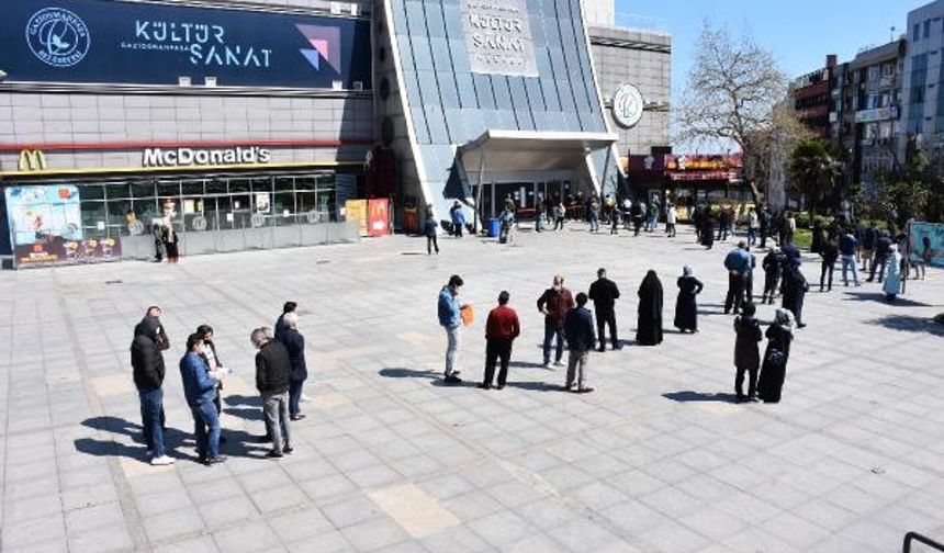 Sıra her geçen saat biraz daha uzuyor! Gaziosmanpaşa'da seyahat izni kuyruğu