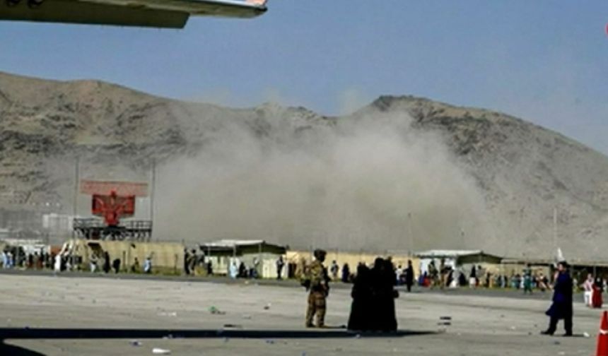Kabil'de Hamid Karzai Uluslararası Havalimanı'nda ard arda patlamalar!