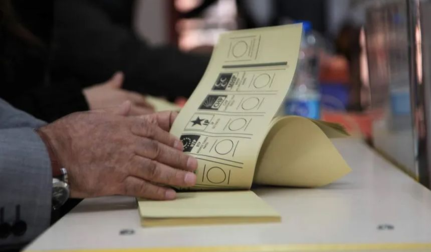 MetroPOLL'ün son anketinde AK Parti'ye ''kararsızlar'' darbesi