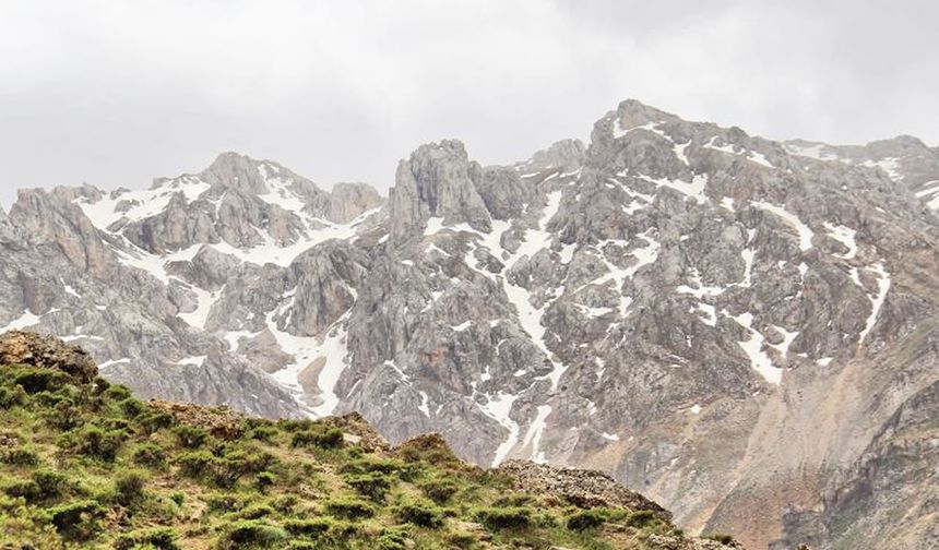 Kahramanmaraş'a mevsimin ilk karı Berit Dağı'nın zirvesine yağdı
