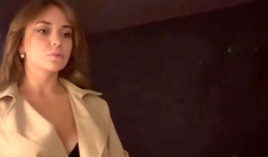 Tahrik edici bir şekilde kendine dokunduğu ve zeminde dans ettiği görüntülerden dolayı gelen tepkiler karşısında öğretmen, videoyu öğrencileri görsün diye paylaşmadığını söyleyerek kendisini savundu.