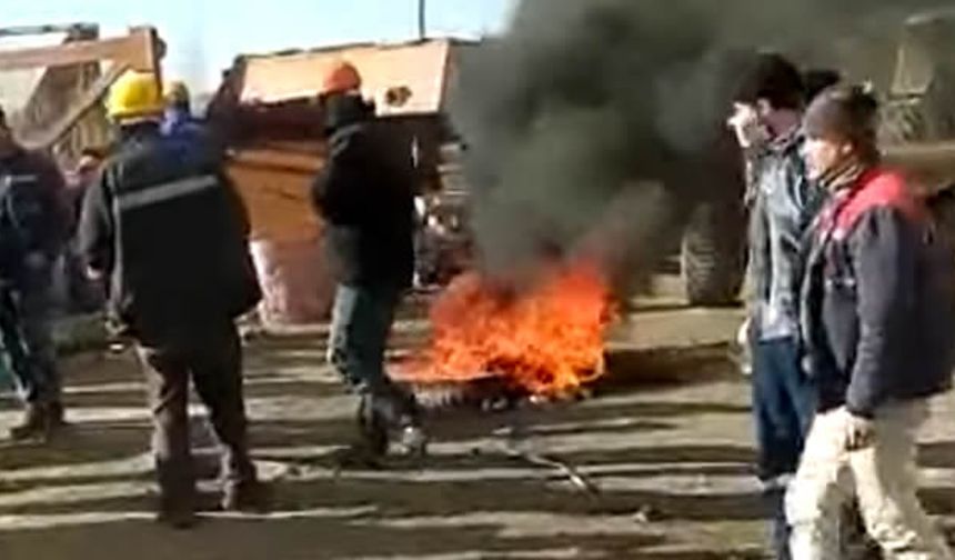 Kahramanmaraş'ta maaşları ödenmeyen termik santral işçileri eylem yaptı