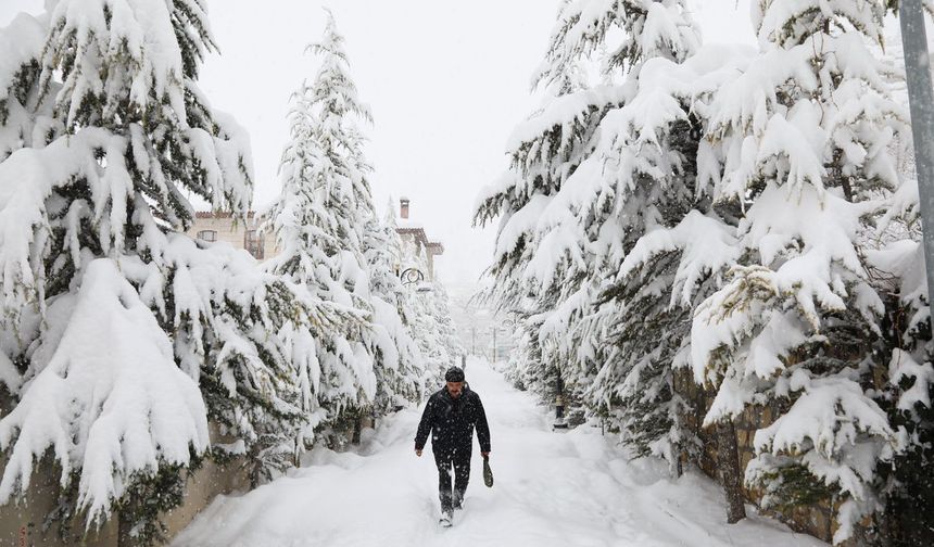 Kahramanmaraş'ta kar kalınlığı 55 santimetreyi geçti