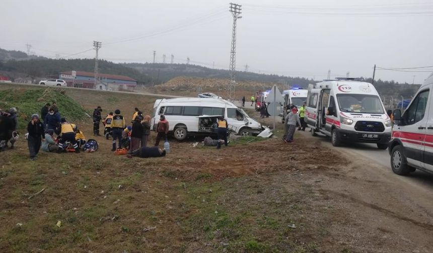 Amasya'da korkunç kaza! İşçi servisi devrildi: 17 yaralı!
