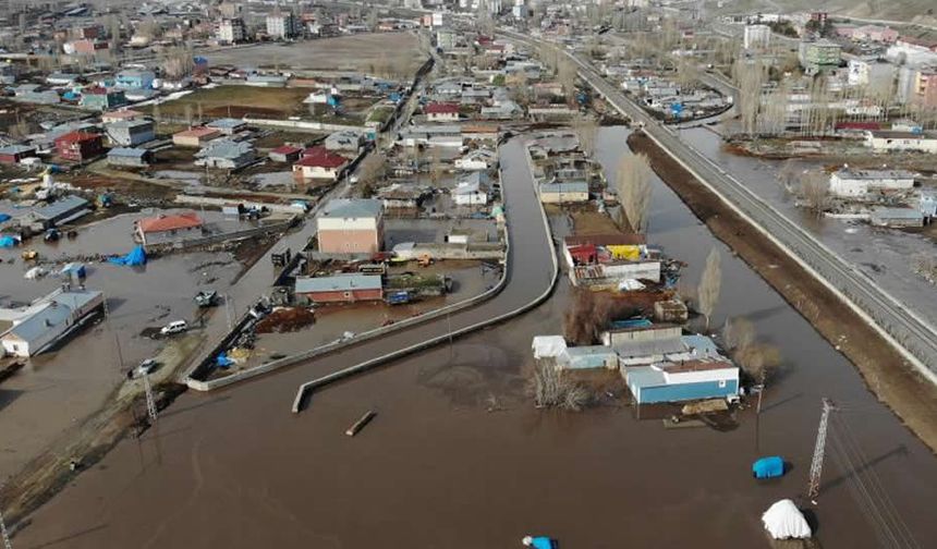 O şehrimizde sel felaketi! Kent merkezi sular içinde kaldı