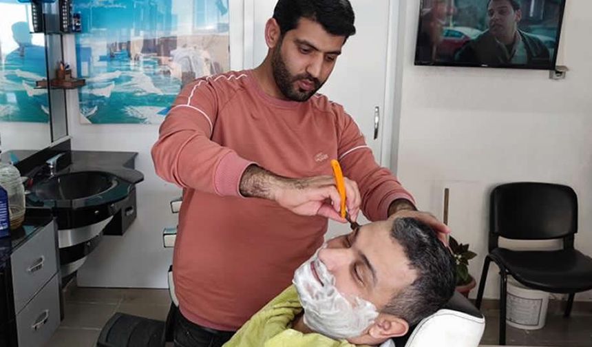 K.Maraş'ta 100, 120, 150 TL'lik saç sakal tıraşı 20 TL'ye yapıyor