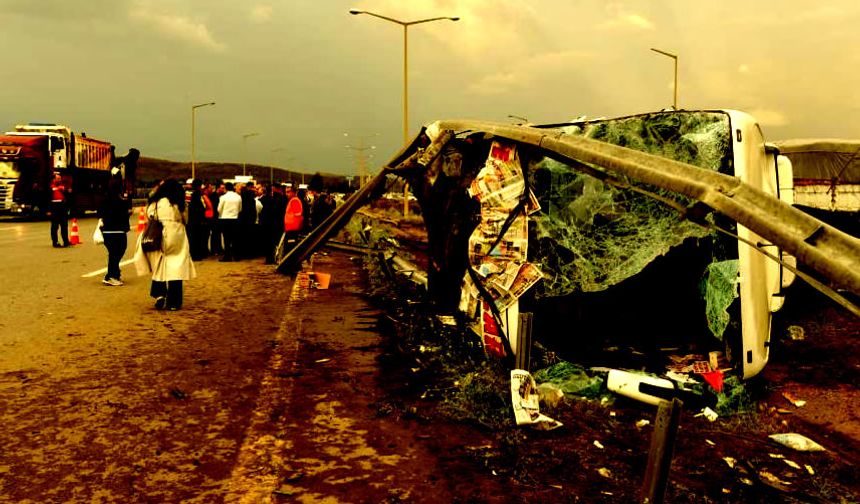 Gaziantep'te feci kaza! Yolcu otobüsü ile tır çarpıştı: 14 yaralı