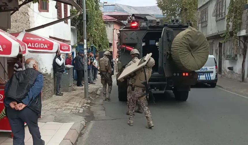 Kahramanmaraş'ta operasyon yapılan evden polise ateş açıldı: Yaralı polisler var