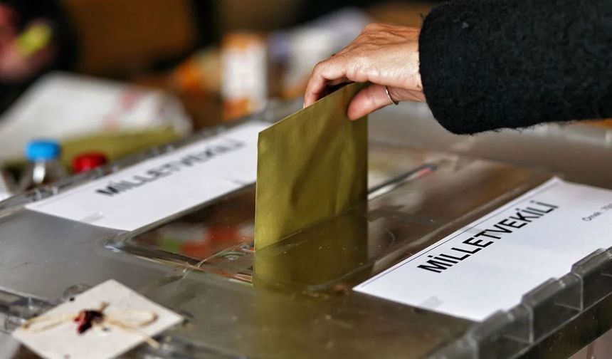 Erdoğan'ın ve AK Partililerin masasındaki seçim anketi açıklandı