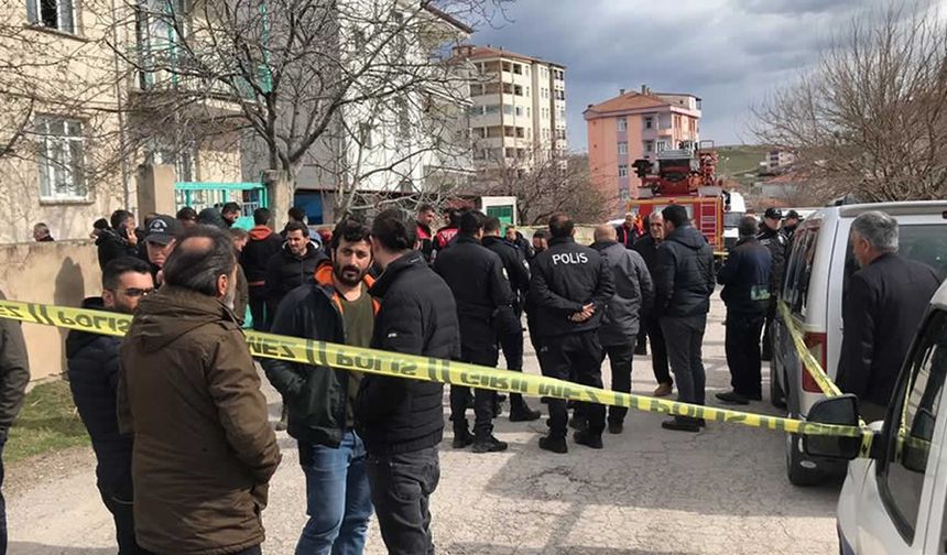 Doğal gaz kaçağı için eve giren polis dehşeti yaşadı