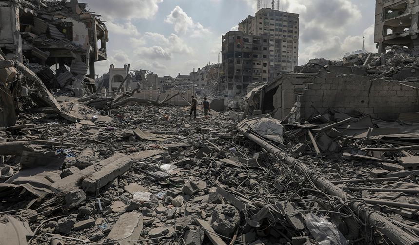 İsrail, sivillerin sığındığı evleri vurdu: 14 ölü