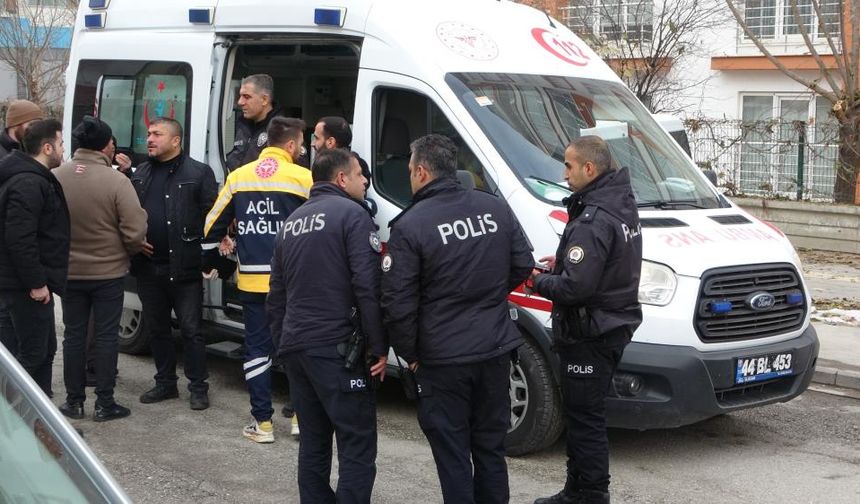 Tedavi gördüğü hastaneden kaçarak kendini eve kilitleyen şahıs polisi alarma geçirdi