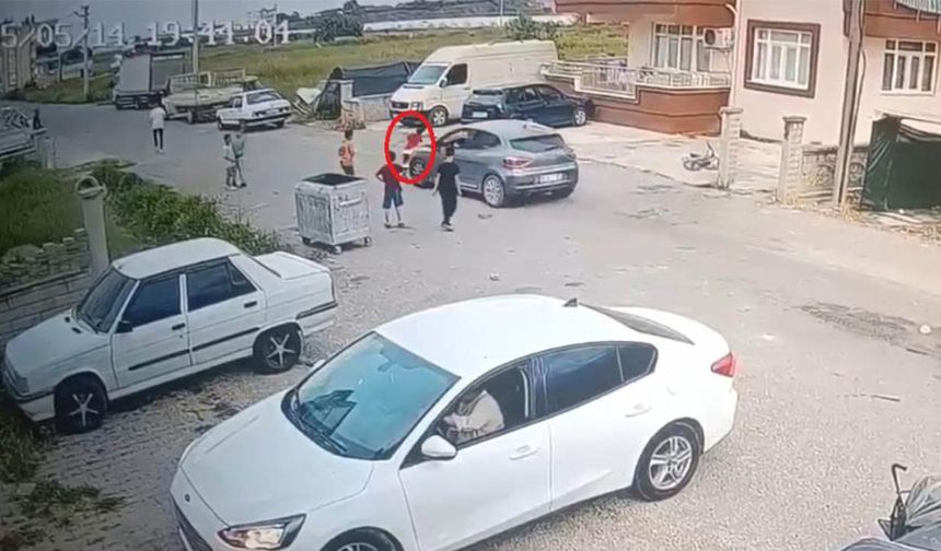 Sokakta Oynayan Çocuk Otomobilin Altında Kaldı! O Anlar Kamerada