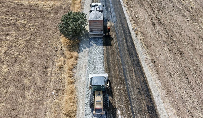 Büyükşehir Afşin’de 9 Mahalleye Ulaşım Sağlayan Grup Yolunu Yeniledi