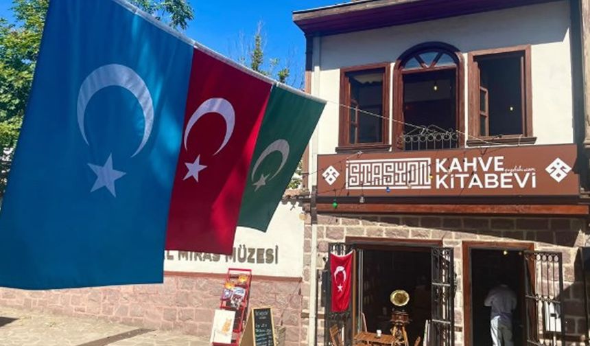 Ankara’da mavi rengiyle dikkat çeken Turanyum çayı