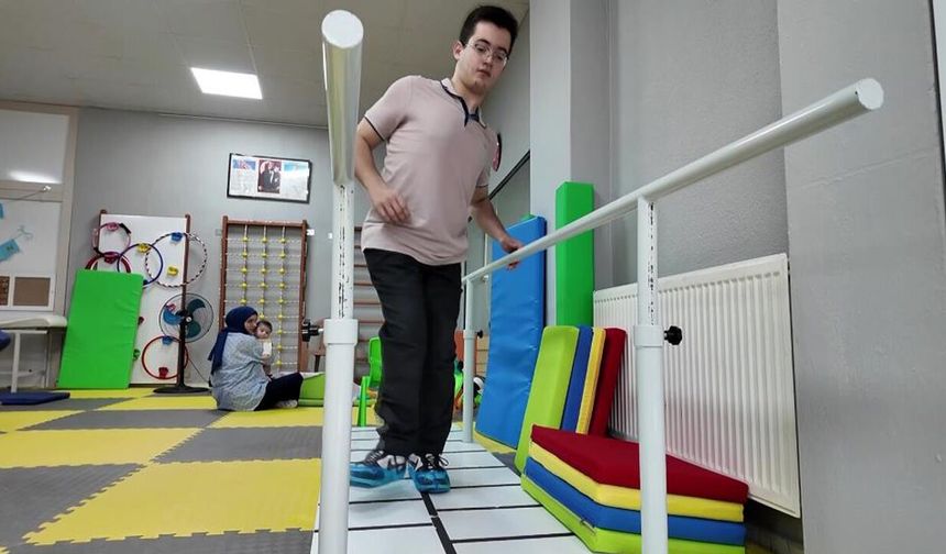 Engelleri azmiyle aştı: Bedensel engelli genç tam burslu Tıp Fakültesini kazandı!