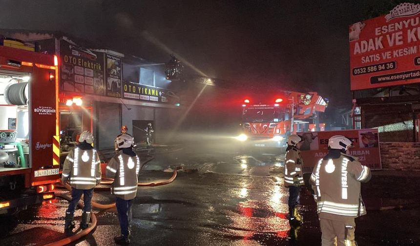 Esenyurt’ta 2 saatlik müdahale: İş yerleri alevlerden etkilendi