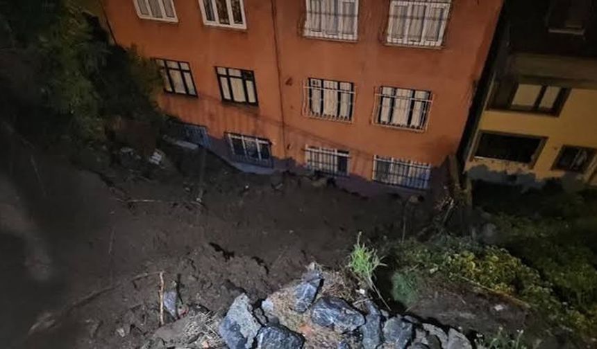 Eyüpsultan’da toprak kayması: 25 k işi tahliye edildi