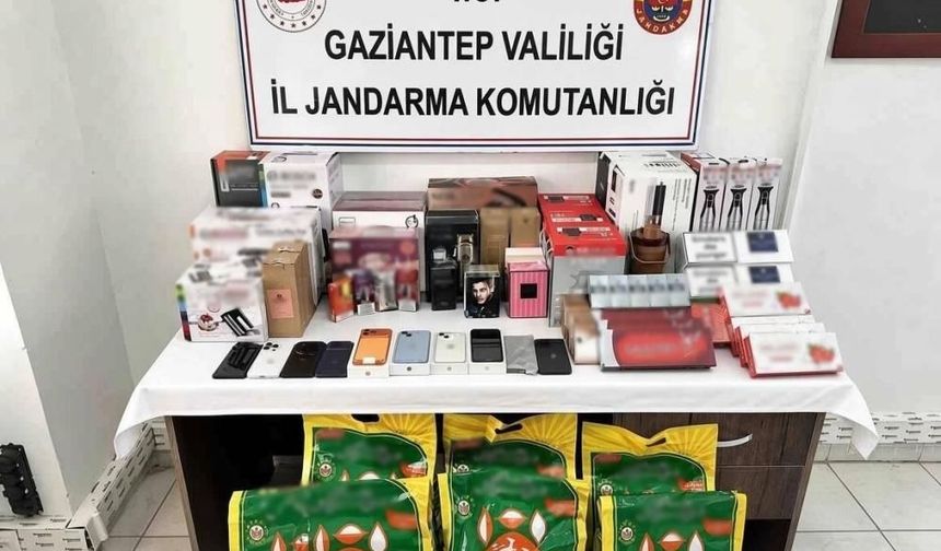 Gaziantep'te jandarmadan kaçakçılık operasyonu! Araçtan servet çıktı