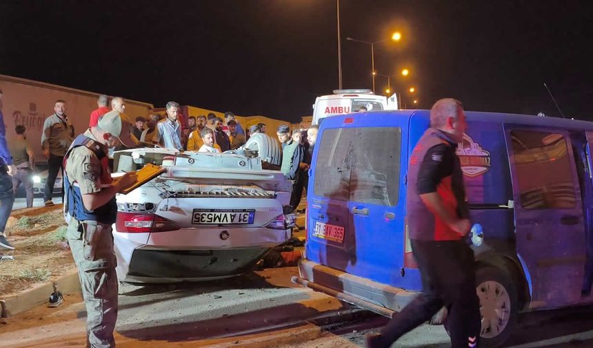 Hatay’da otomobil tır sürücülerinin üzerine uçtu: 6 yaralı
