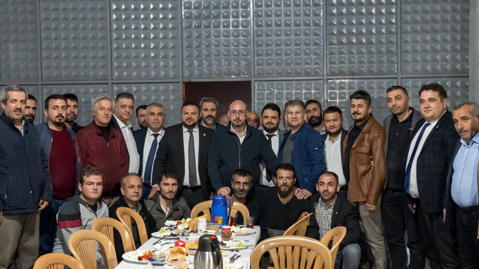iyi-parti_genel_sekreteri_poyraz_kahramanmarasta_iscilerle_sahur_yapti_3