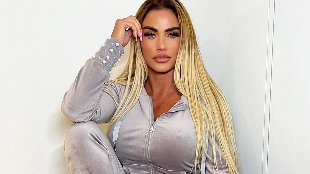 Ünlü şov yıldızı, Katie Price, protez, ingiltere.
