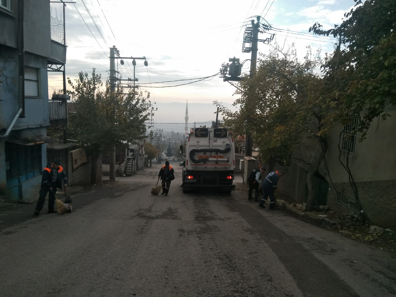 onikisubat-belediyesi-mahalle-ve-sokaklari-temizliyor_2