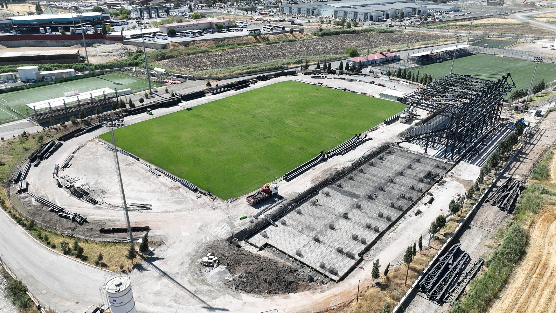 Thumbnail Futbol Sahası (7)