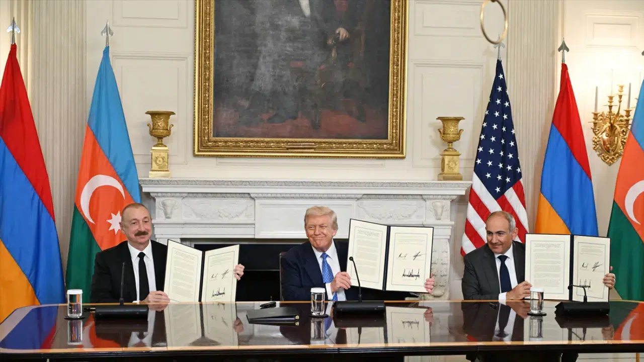 6490 Beyaz Sarayda Tarihi Baris Azerbaycan Ermenistan Arasindaki 35 Yillik Catisma Bitti