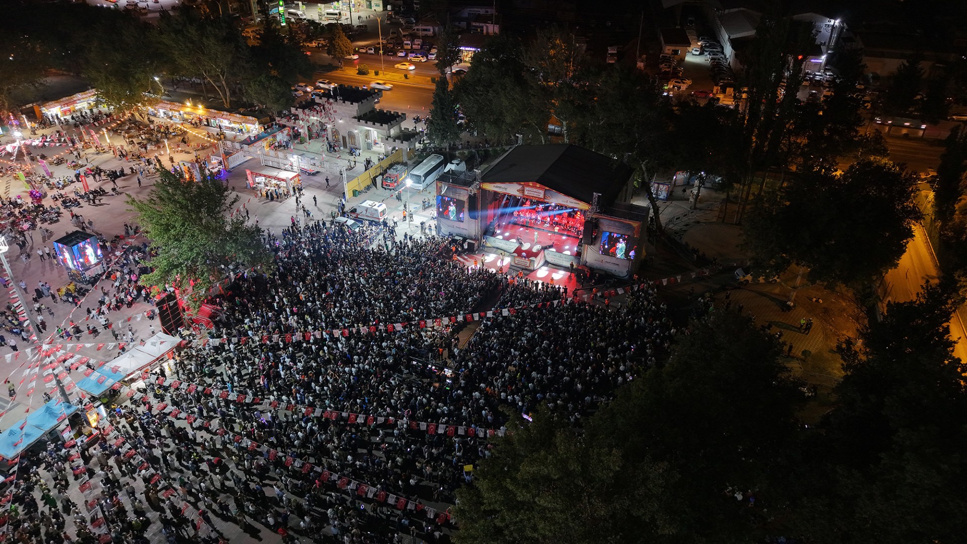 Thumbnail Serkan Kaya Konseri (4)