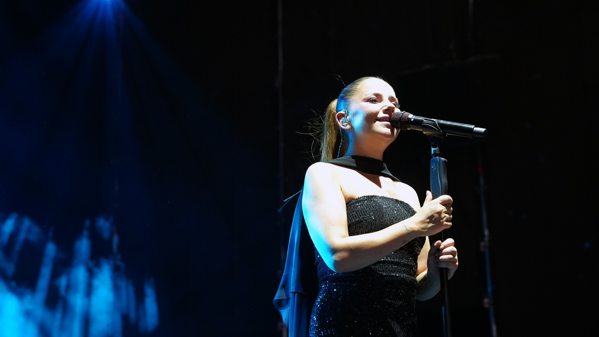 Thumbnail Merve Özbey Konseri (1)