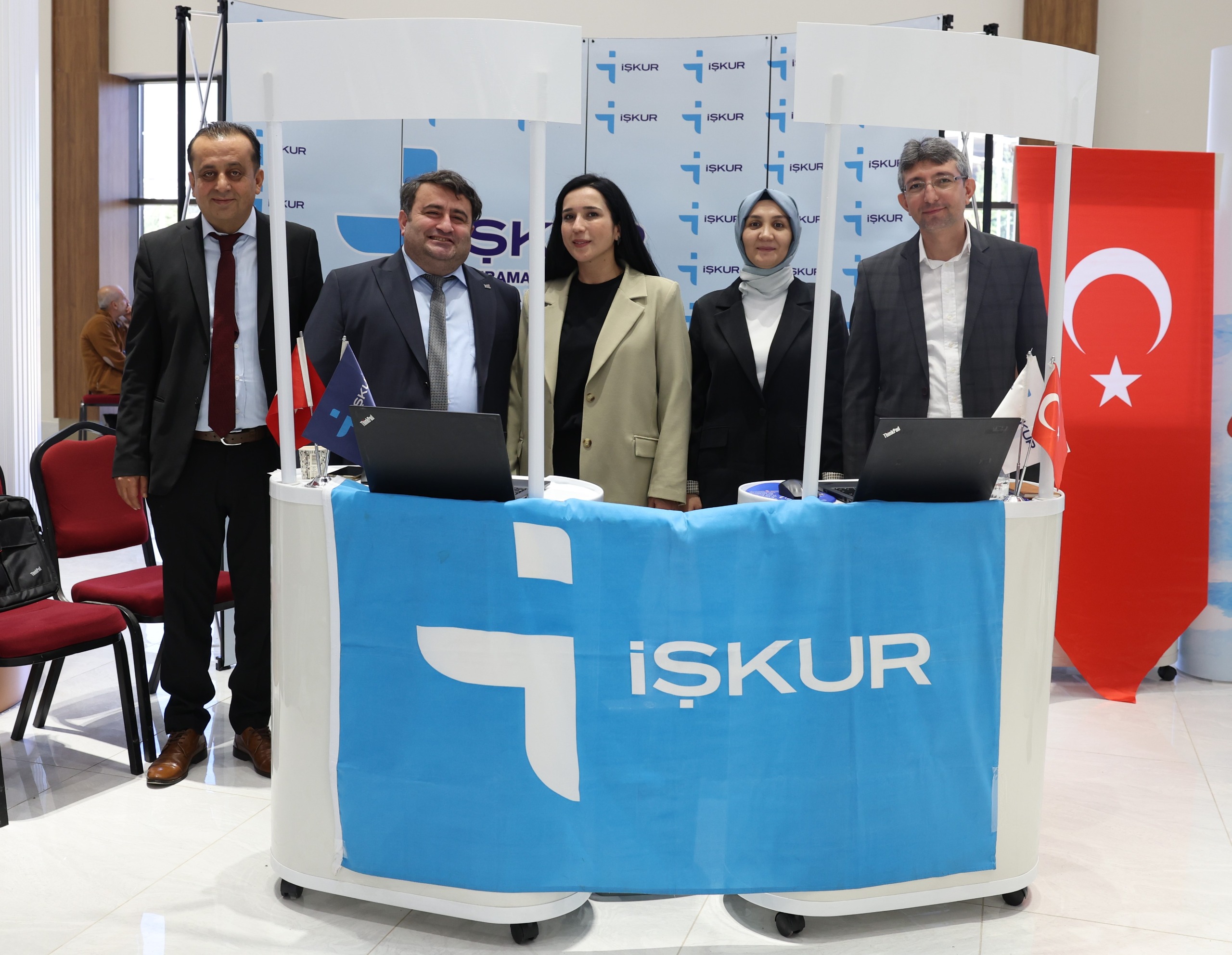 63C5626B D492 4C1C 9E81 1Dd969E69254