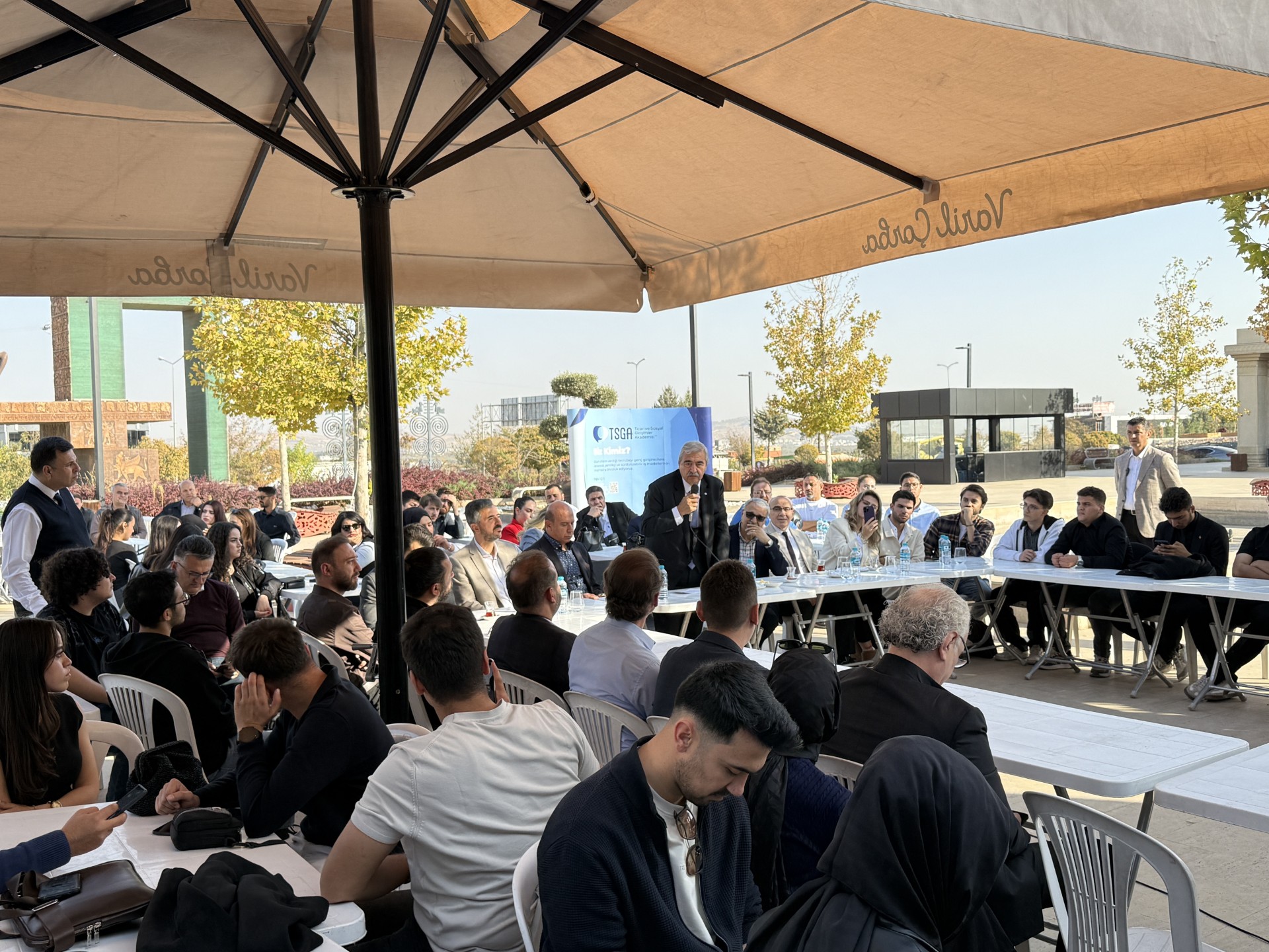 Thumbnail Gi̇btü Ve Gaün Sanayi̇ Ve Öğrenci̇leri̇n Buluşmasi (3)