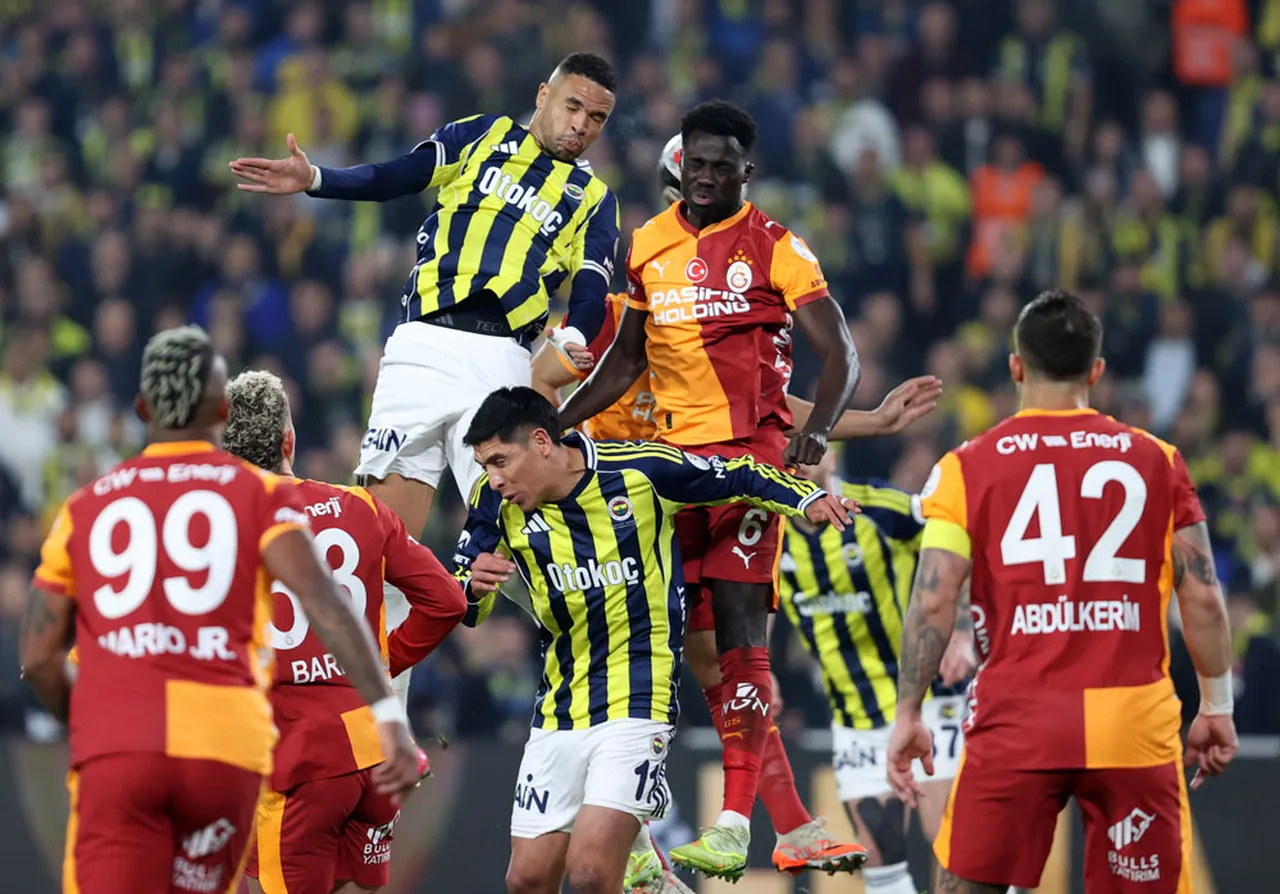 Canli Fenerbahce Ile Galatasaray Dev Derbide Karsilasiyor 1751948 202512012035 20251201203540 1