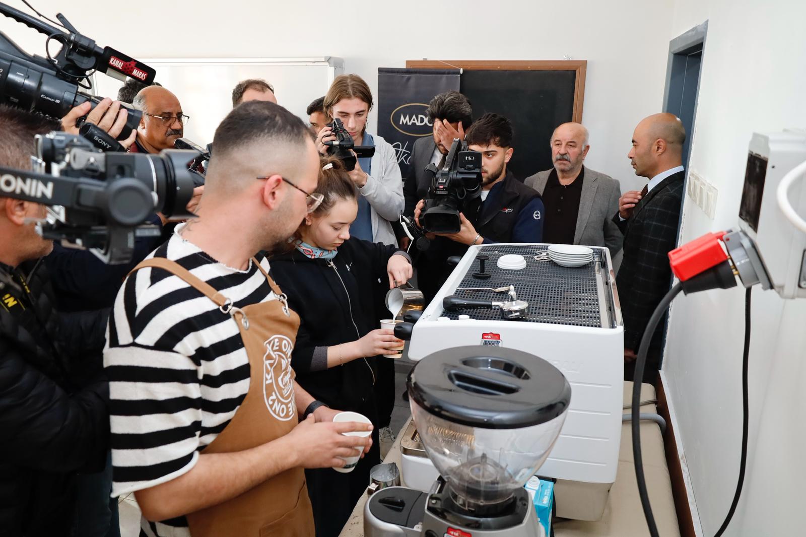 Df6B4046 5475 40D6 Bb60 6Dd0Bbe004Ef-1