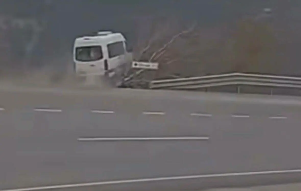 Tarim Iscilerini Tasiyan Minibusun Sarampole Uctugu Kaza Kamerada 422B29B1126B