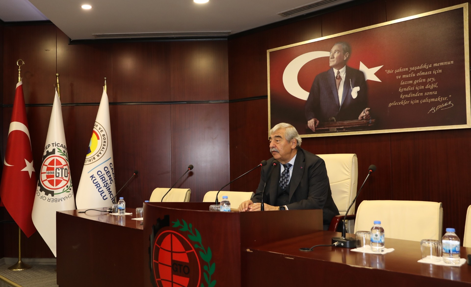 Thumbnail Abdulkadi̇r Konukoğlu Genç Gi̇ri̇şi̇mci̇lerle (4)