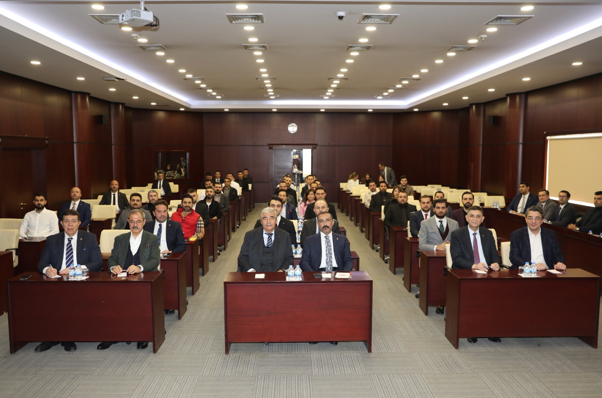 Thumbnail Abdulkadi̇r Konukoğlu Genç Gi̇ri̇şi̇mci̇lerle (5)