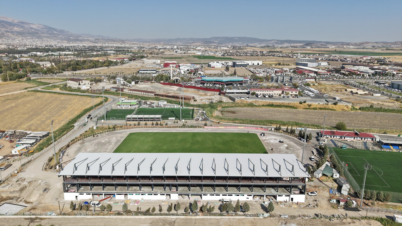 Thumbnail Futbol Sahasi 1